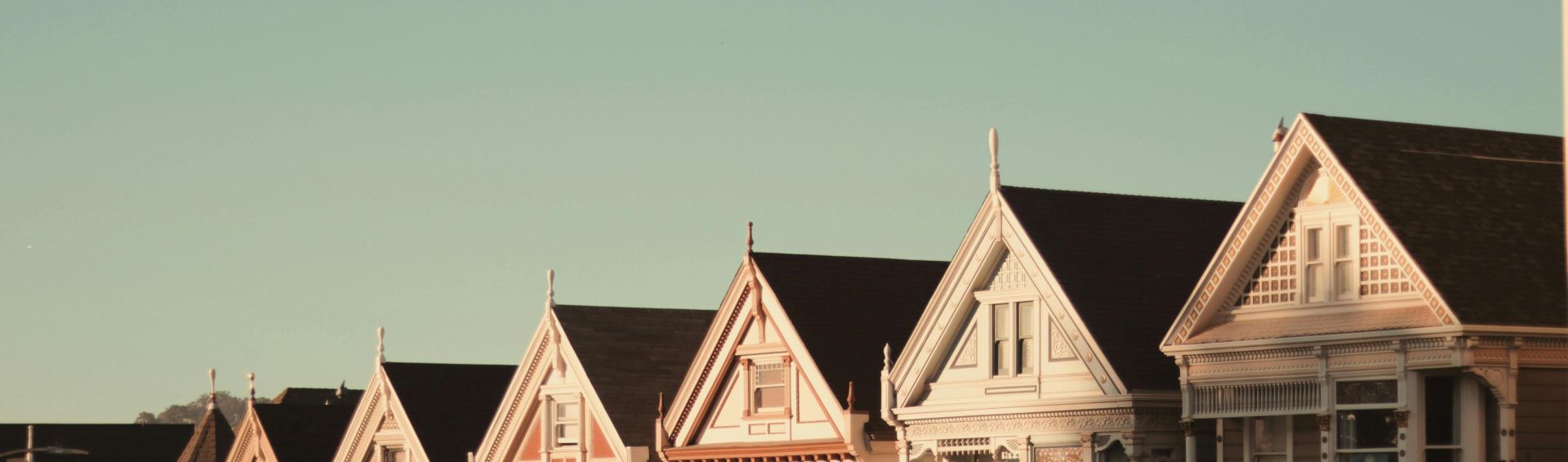 Sunlit Victorian houses known as the Painted Ladies in San Francisco, California.